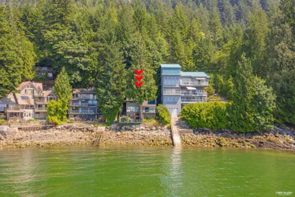 Waterfront Cottage With Superb Coastline Views Уэст-Ванкувер Экстерьер фото