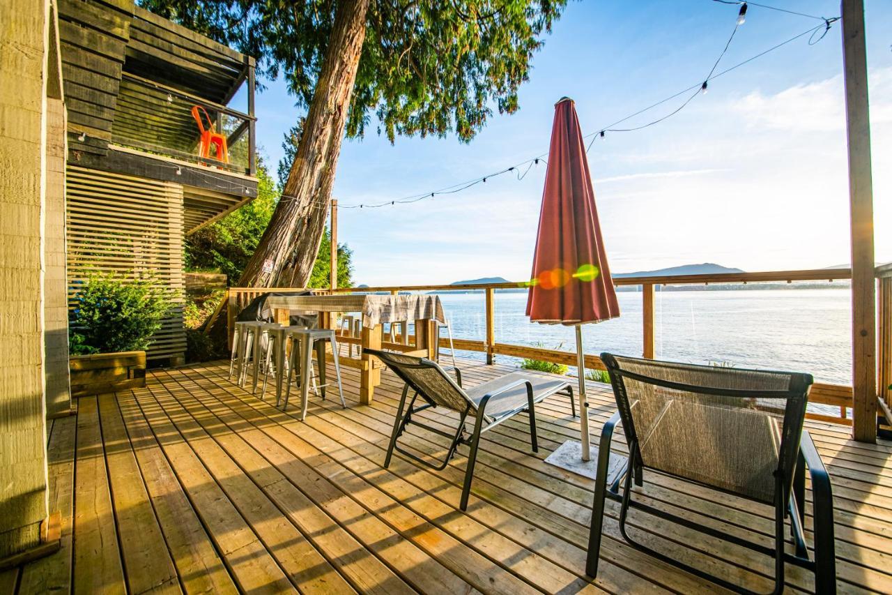 Waterfront Cottage With Superb Coastline Views Уэст-Ванкувер Экстерьер фото