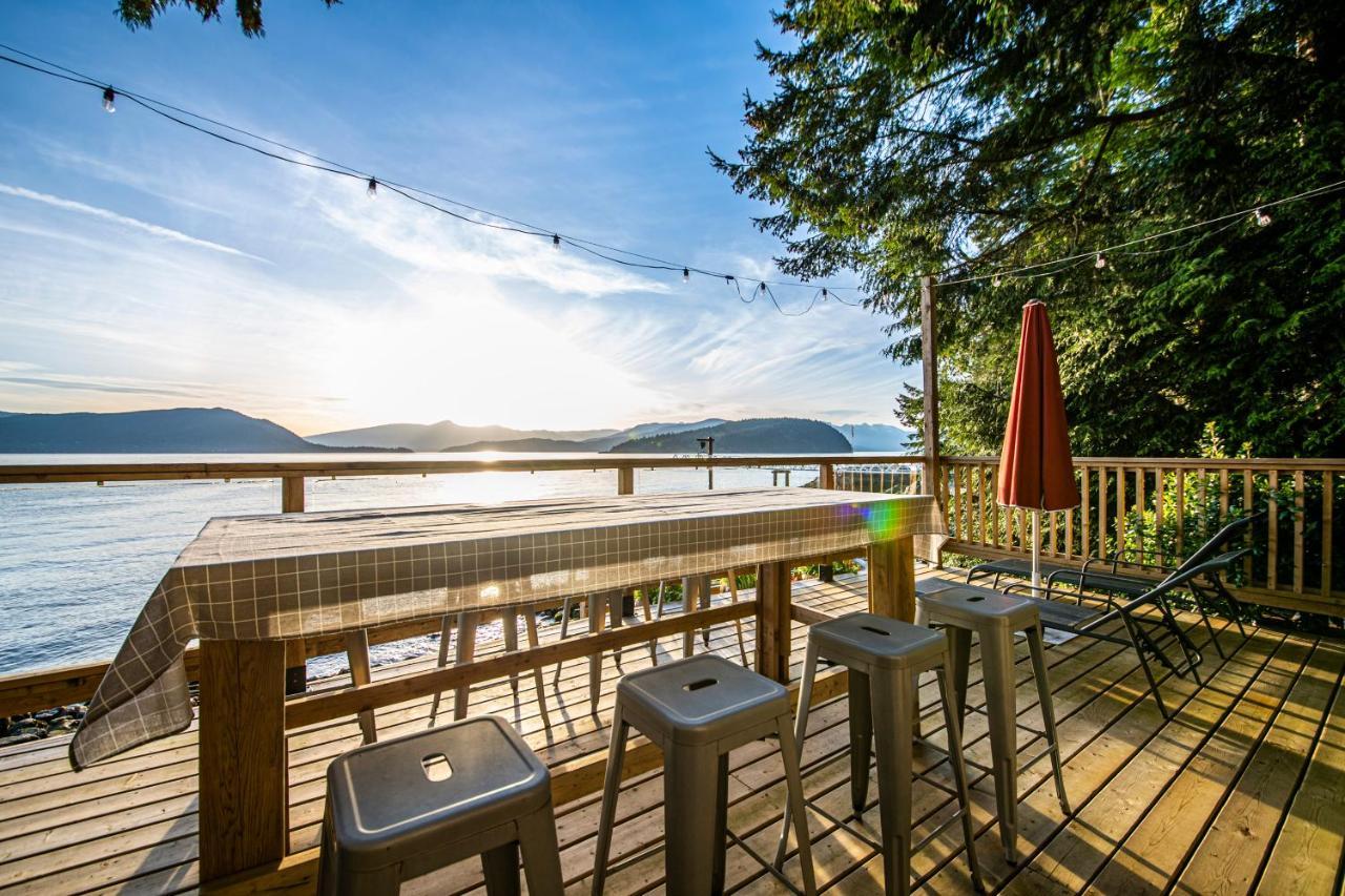 Waterfront Cottage With Superb Coastline Views Уэст-Ванкувер Экстерьер фото
